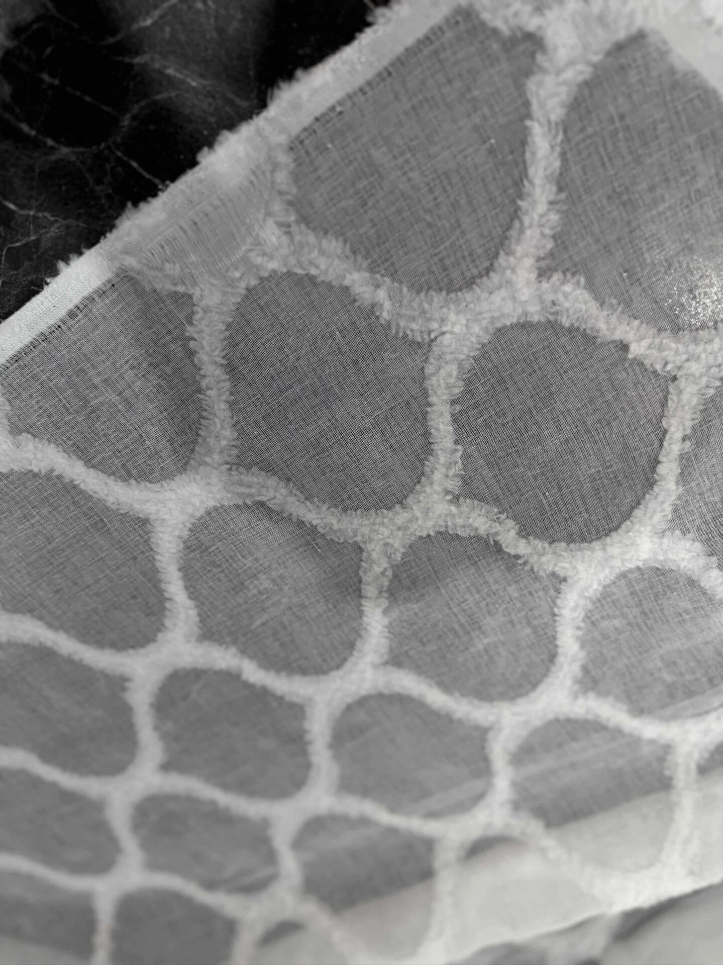 KABARTMA DESENLİ TÜL PERDE