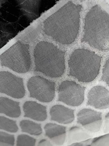 KABARTMA DESENLİ TÜL PERDE