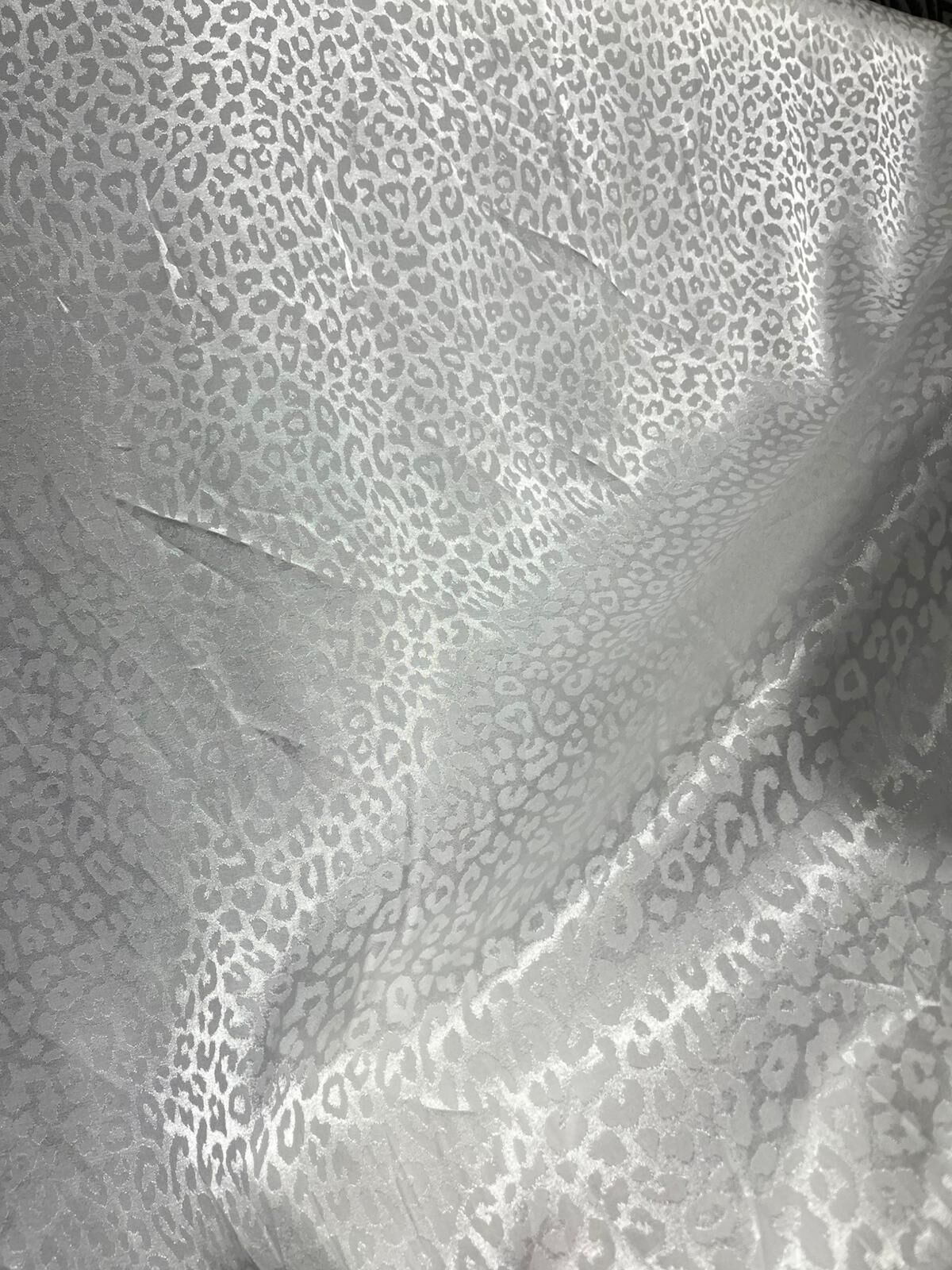 SATEN FLOŞ JAKAR BEYAZ ZEBRA