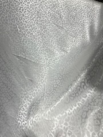 SATEN FLOŞ JAKAR BEYAZ ZEBRA