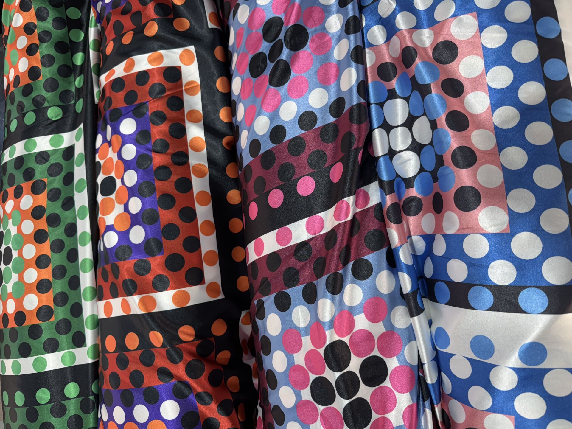 DİJİTAL BASKILI LİKRALI SATEN