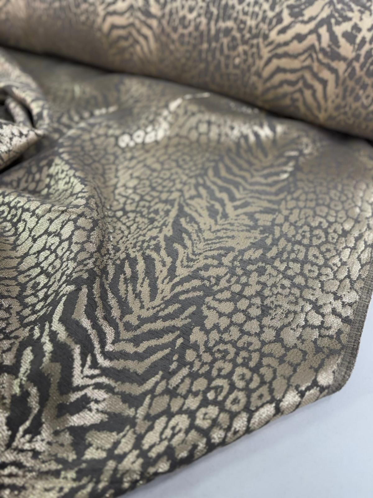 DÖŞEMELİK KUMAŞ ŞÖNİL VARAKLI