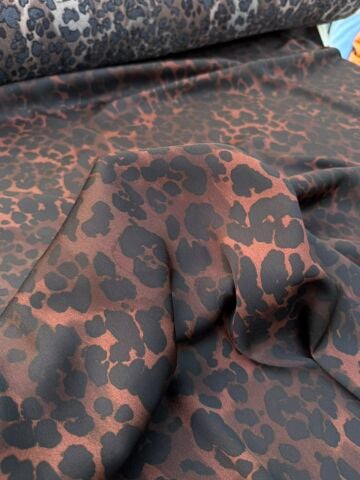 LEOPAR DESENLİ KREP SATEN