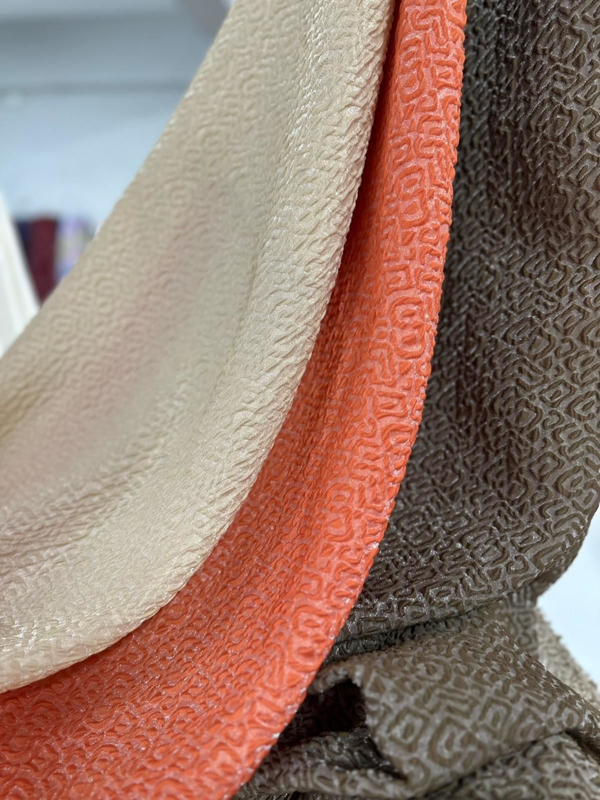 SİM DETAYLI KABARTMALI BROKAR